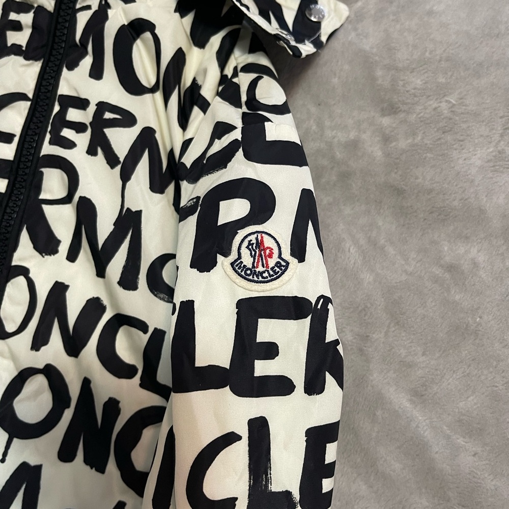 Price firm Moncler kids jacket - Picture 3 of 11
